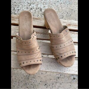 Suzzato Beige Suede Studded Open Toe Wooden Block Heel Clogs Mules Size 9